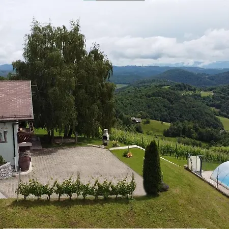 Zidanica Bundersek شقة *