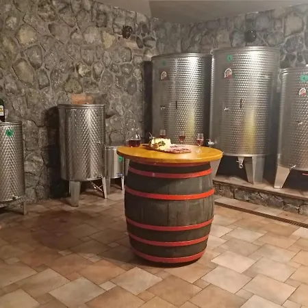 Zidanica Bundersek アパート *